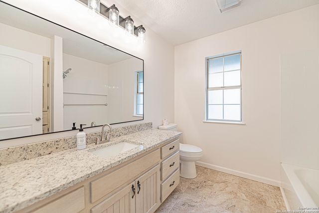 380 Bear Ridge, La Vernia, TX 78121