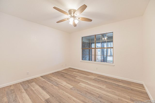 380 Bear Ridge, La Vernia, TX 78121