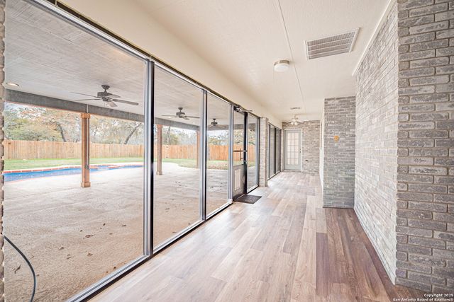 380 Bear Ridge, La Vernia, TX 78121