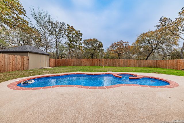 380 Bear Ridge, La Vernia, TX 78121