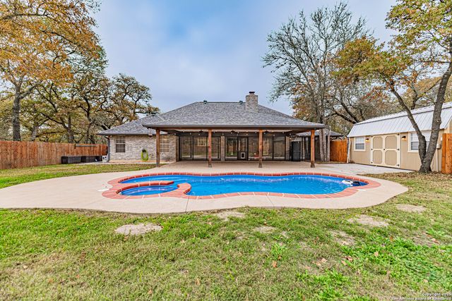 380 Bear Ridge, La Vernia, TX 78121