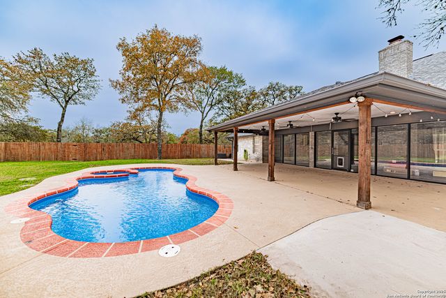380 Bear Ridge, La Vernia, TX 78121