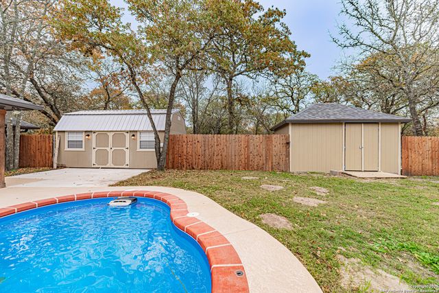 380 Bear Ridge, La Vernia, TX 78121