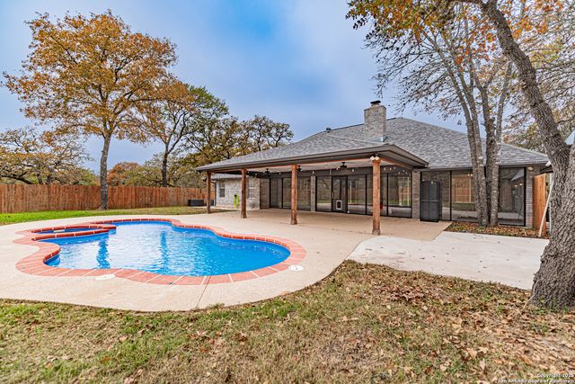 380 Bear Ridge, La Vernia, TX 78121