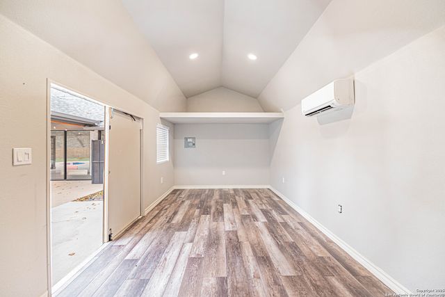 380 Bear Ridge, La Vernia, TX 78121