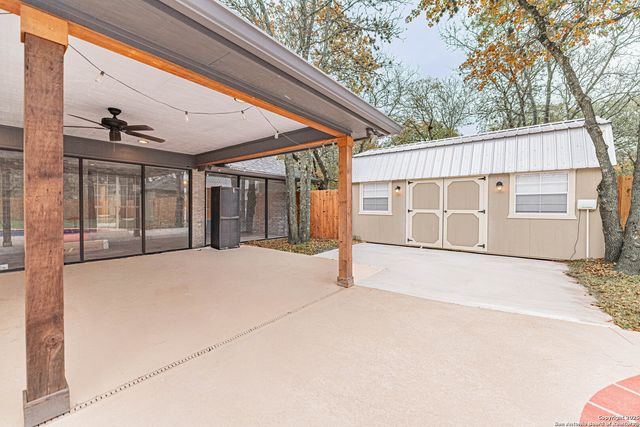 380 Bear Ridge, La Vernia, TX 78121