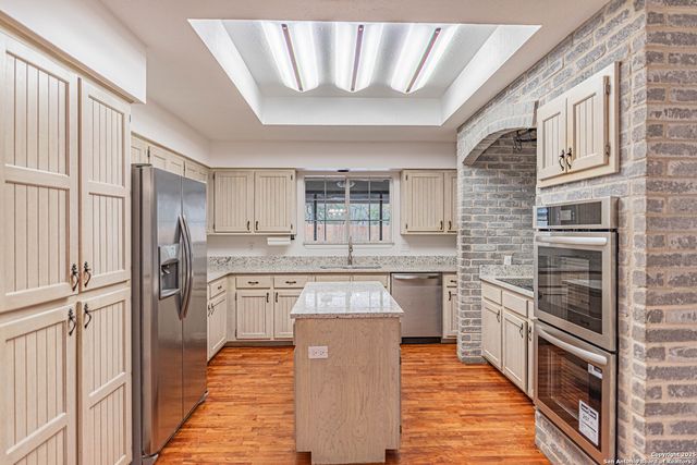 380 Bear Ridge, La Vernia, TX 78121