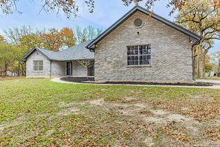 380 Bear Ridge, La Vernia, TX 78121