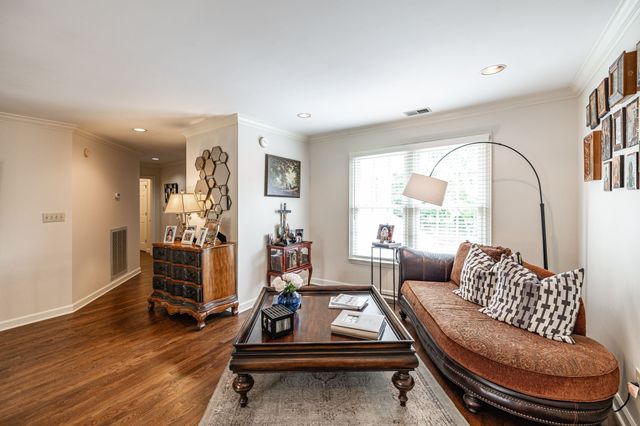 208 Pecan Ct, Gallatin, TN 37066