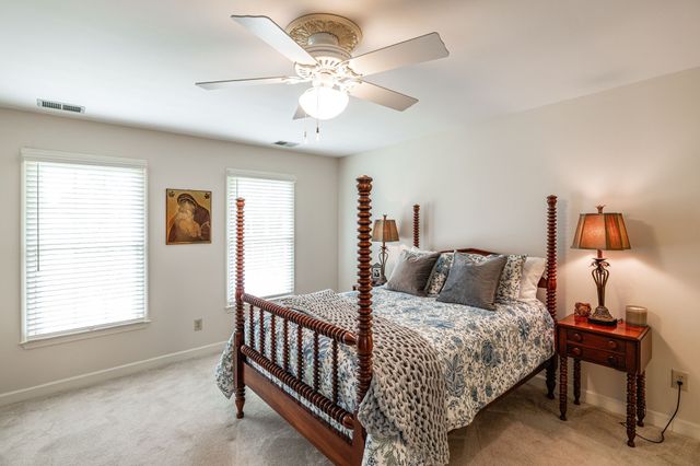 208 Pecan Ct, Gallatin, TN 37066