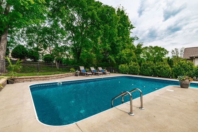 208 Pecan Ct, Gallatin, TN 37066