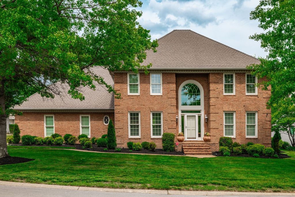 208 Pecan Ct, Gallatin, TN 37066