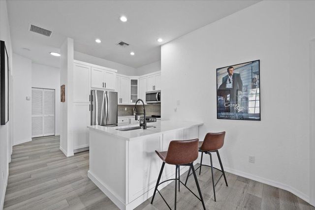 4986 Bonsai Circle Apt 214, Palm Beach Gardens, FL 33418