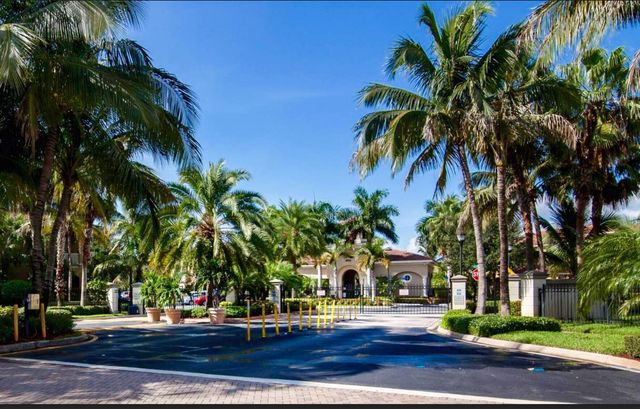 4986 Bonsai Circle Apt 214, Palm Beach Gardens, FL 33418