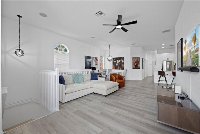 4986 Bonsai Circle Apt 214, Palm Beach Gardens, FL 33418