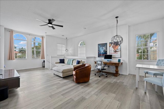 4986 Bonsai Circle Apt 214, Palm Beach Gardens, FL 33418