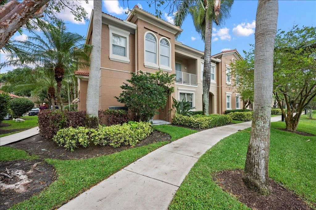 4986 Bonsai Circle Apt 214, Palm Beach Gardens, FL 33418