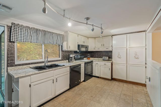 8404 Brickyard Rd Rd, Powell, TN 37849