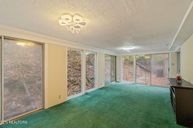 8404 Brickyard Rd Rd, Powell, TN 37849