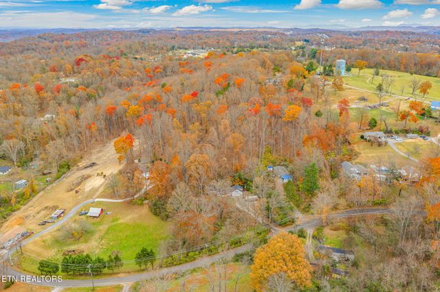 8404 Brickyard Rd Rd, Powell, TN 37849