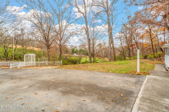 8404 Brickyard Rd Rd, Powell, TN 37849