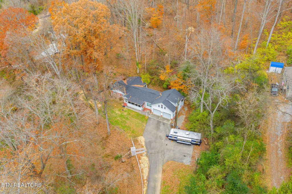8404 Brickyard Rd Rd, Powell, TN 37849