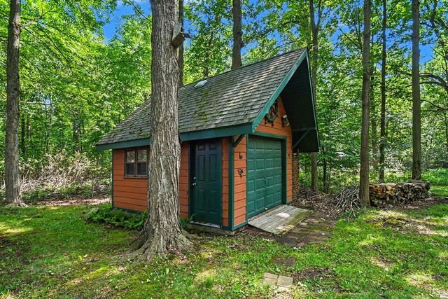 13189 Three Oaks Road, Sawyer, MI 49125