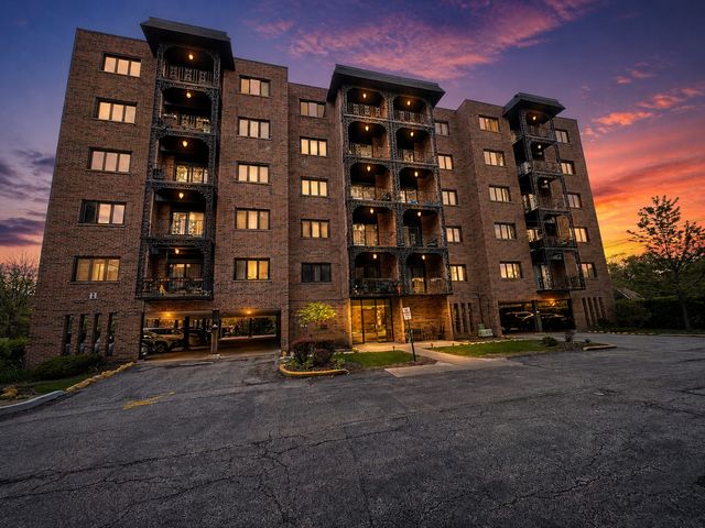 9395 LANDINGS Lane 602, Des Plaines, IL 60016