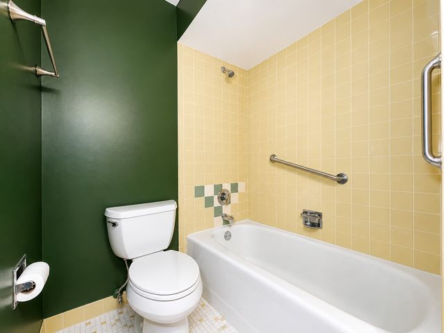 9395 LANDINGS Lane 602, Des Plaines, IL 60016
