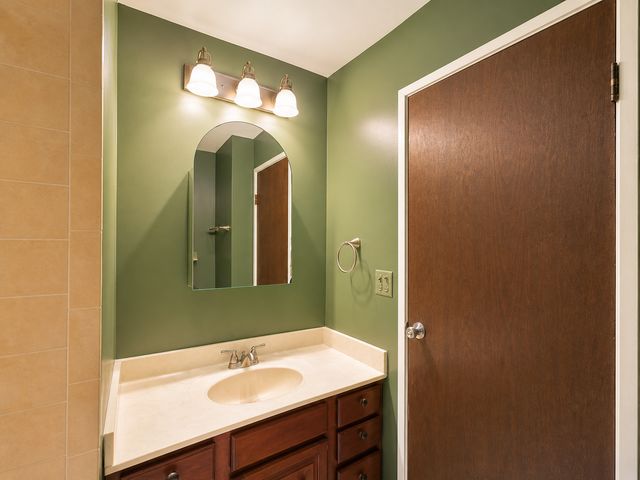 9395 LANDINGS Lane 602, Des Plaines, IL 60016