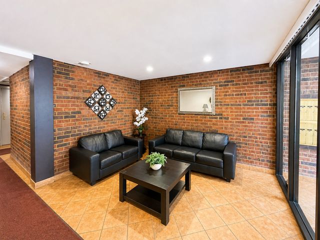 9395 LANDINGS Lane 602, Des Plaines, IL 60016