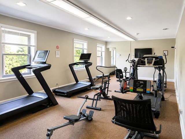 9395 LANDINGS Lane 602, Des Plaines, IL 60016