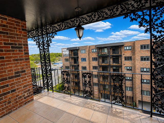9395 LANDINGS Lane 602, Des Plaines, IL 60016