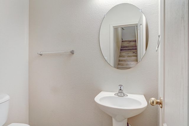 5615 Valle Alegre Road NW, Albuquerque, NM 87120