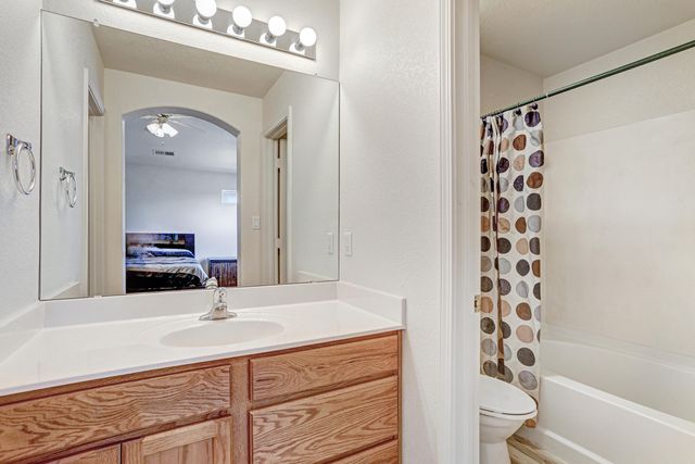 5615 Valle Alegre Road NW, Albuquerque, NM 87120