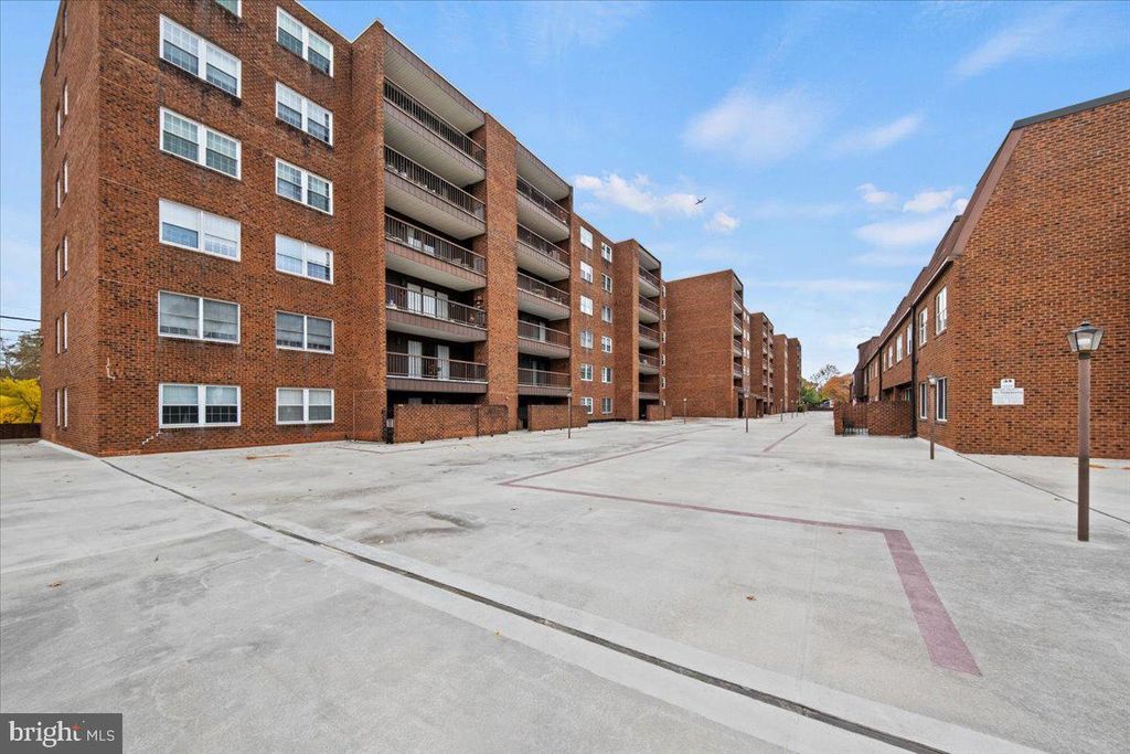 215 HADDONFIELD COMMONS, Haddonfield, NJ 08033