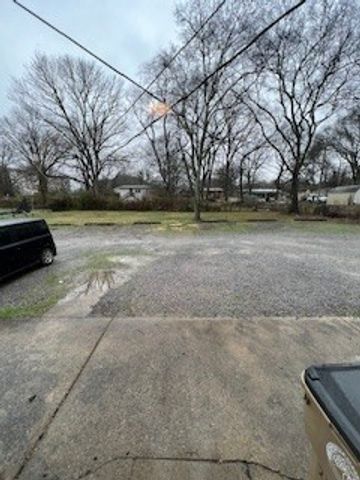 215A Nix Drive, Madison, TN 37115
