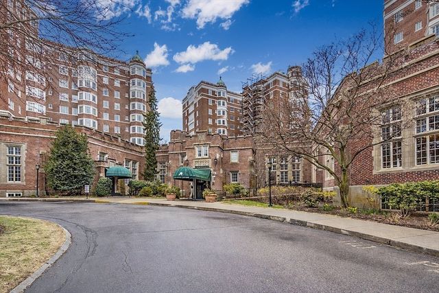 20 Chapel St B309, Brookline, MA 02446