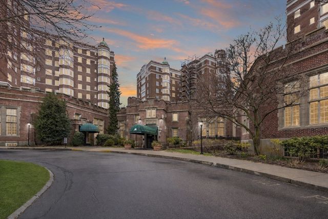 20 Chapel St B309, Brookline, MA 02446