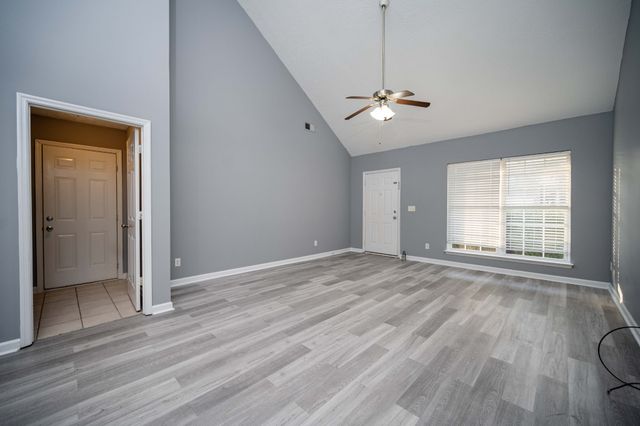 1214 Timber Creek Dr, Murfreesboro, TN 37128