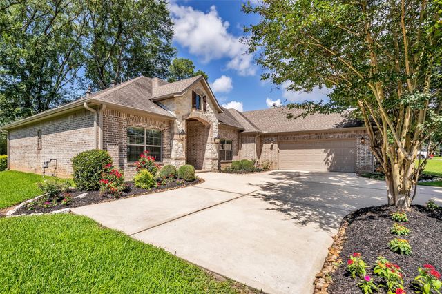 118 Pine Bluff Drive, Montgomery, TX 77356
