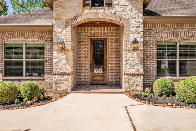 118 Pine Bluff Drive, Montgomery, TX 77356