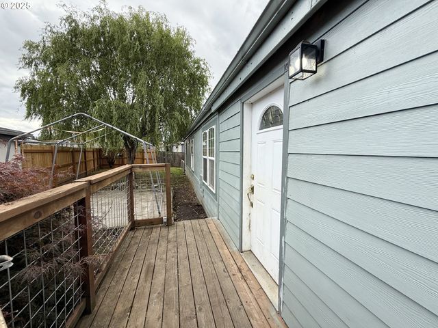 1282 E 3RD St 37, Lafayette, OR 97127