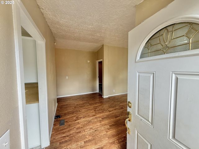 1282 E 3RD St 37, Lafayette, OR 97127