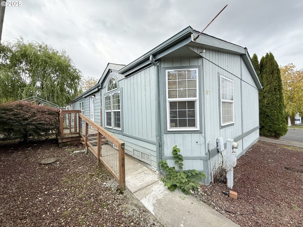 1282 E 3RD St 37, Lafayette, OR 97127