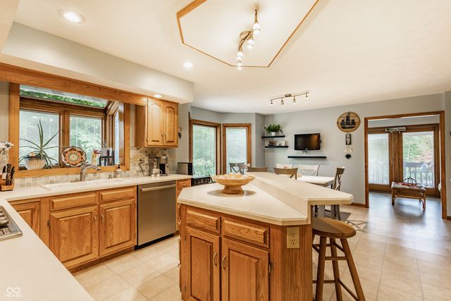 709 Pleasant Point Circle, Cicero, IN 46034