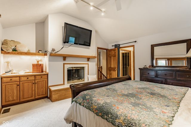 709 Pleasant Point Circle, Cicero, IN 46034