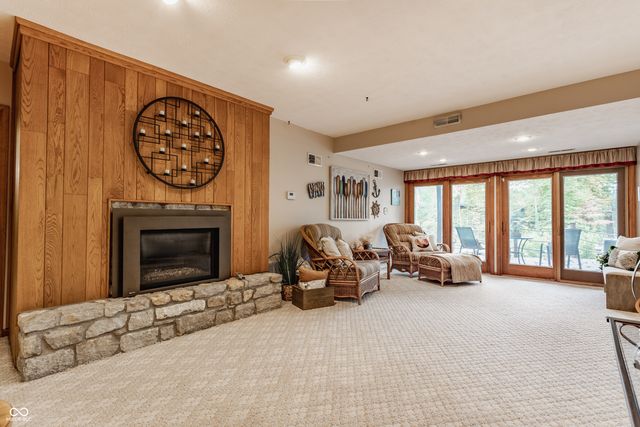 709 Pleasant Point Circle, Cicero, IN 46034