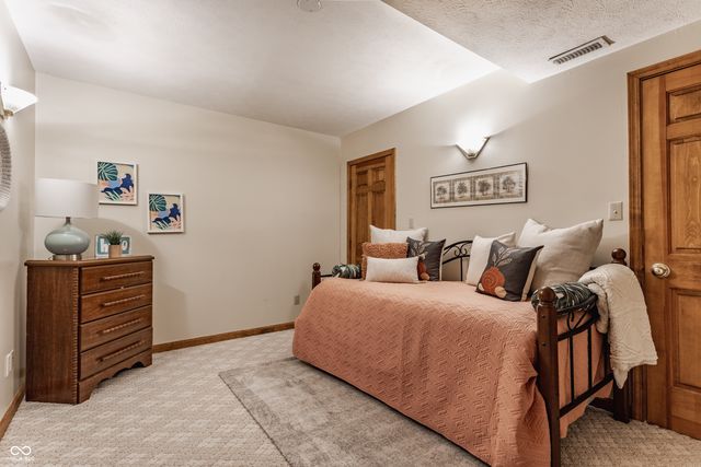 709 Pleasant Point Circle, Cicero, IN 46034