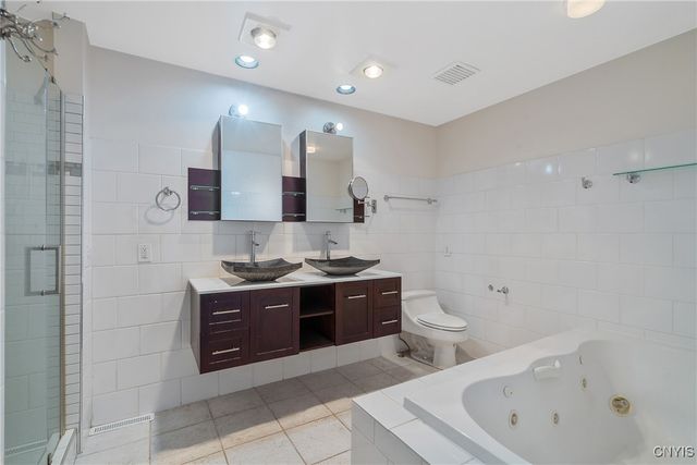 9 Nursery Lane, Syracuse, NY 13210